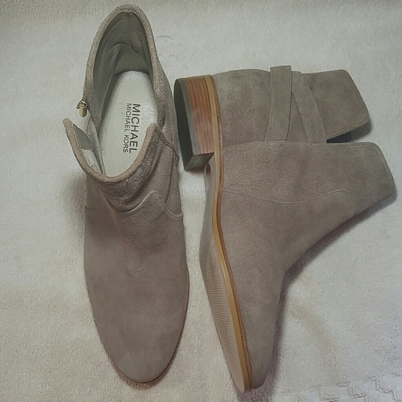 MICHAEL Michael Kors Shoes - 🌺MICHAEL KORS🌹